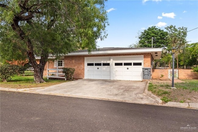 Building Photo - 28 W Austin Blvd