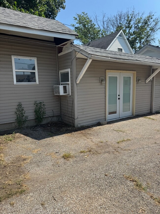 Building Photo - 837 11th St