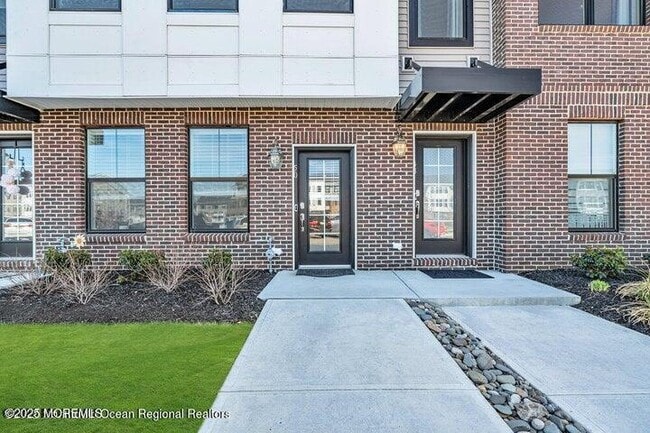 Photo - 50 Midway Rd S