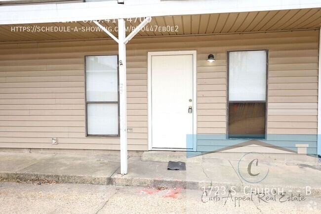 Building Photo - Centrally located 2 bed, 1 bath apartment Unit B