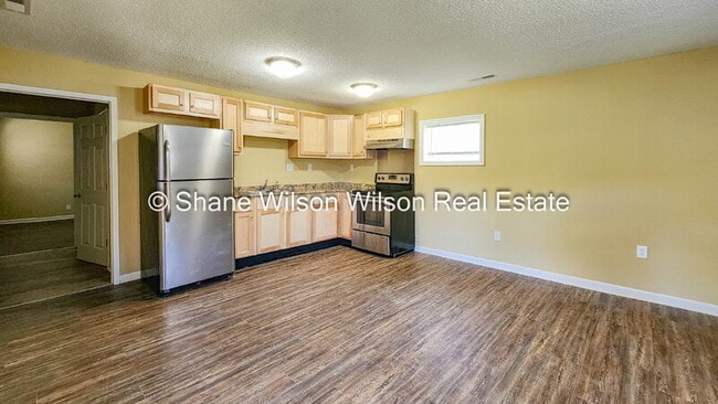 Photo - 804 1/2 Henderson Ave