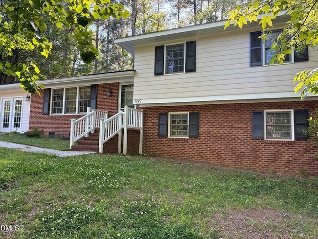 Building Photo - 705 Northampton Dr