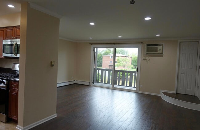 Photo - 629 W 65th St