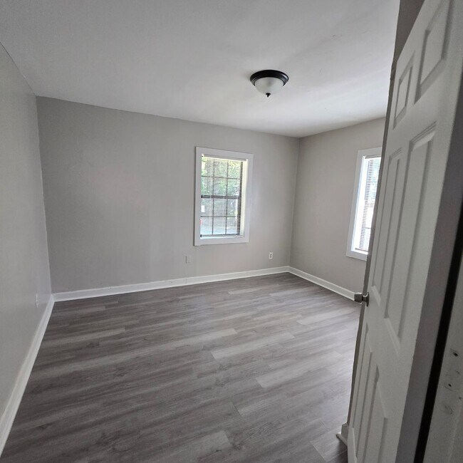 Photo - 858 Alaska St