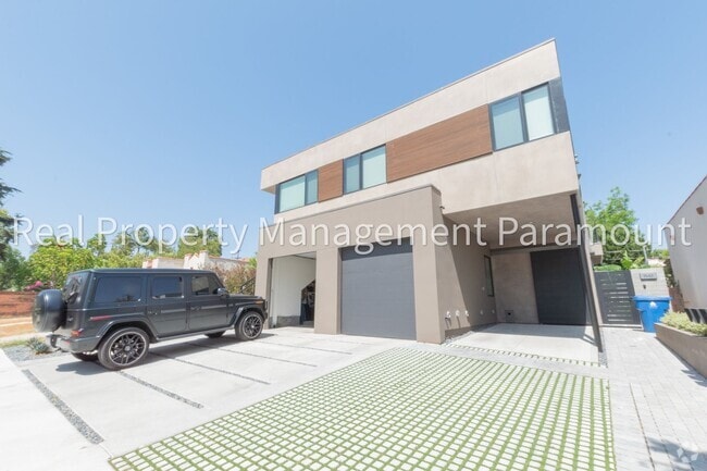 Building Photo - 1542 N Hoover St Unit 1542 1/2 Rental