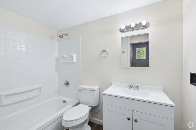 2BR, 1BA - 800SF - Primary Bathroom