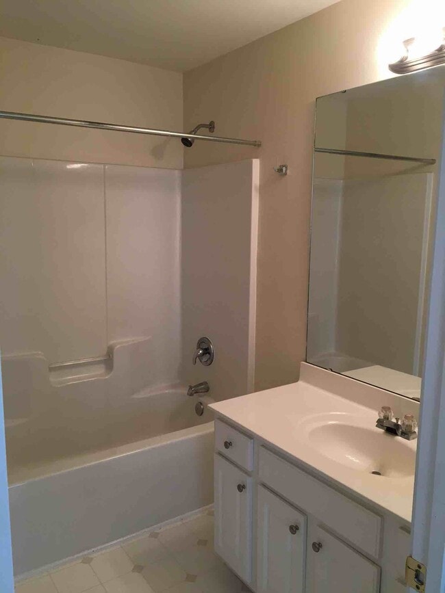 En suite. - 7042 Mead Lane
