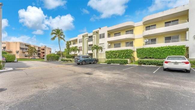 Building Photo - 10755 SW 108th Ave Unit 304