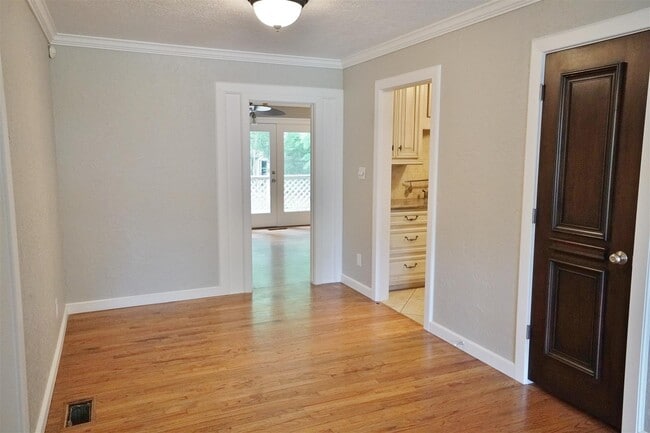 Photo - Charming 2 bedroom home in the center of N...
