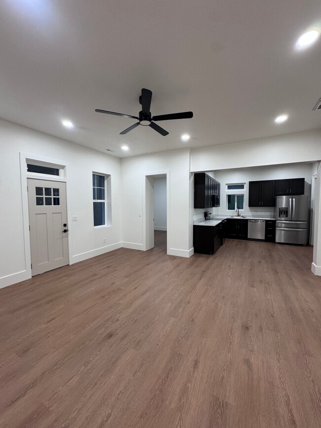 Photo - 127 E 400 N St