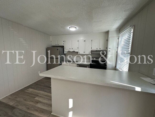 Building Photo - Cozy 1 Bedroom Unit 2550 Green Oaks B