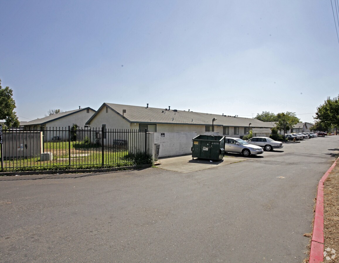 Photo - Parkside Apartments