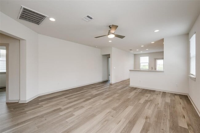 Photo - 8004 Linnie Ln