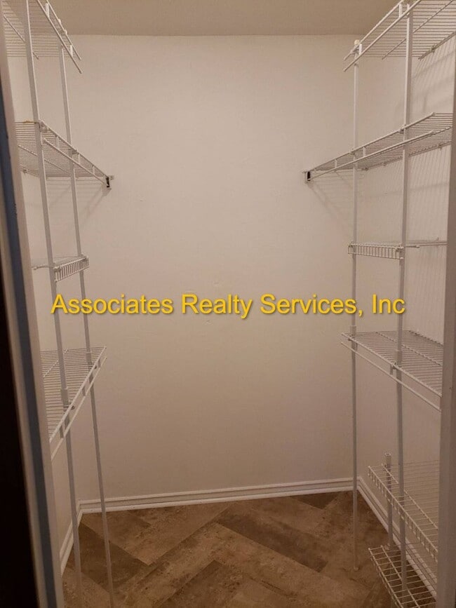 Photo - Renovated 2 bedroom with Office home in Springtree!