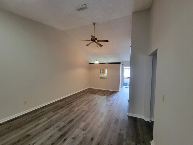 Photo - $1195 - 2/2 - Jefferson Square Apartment - Ready to view