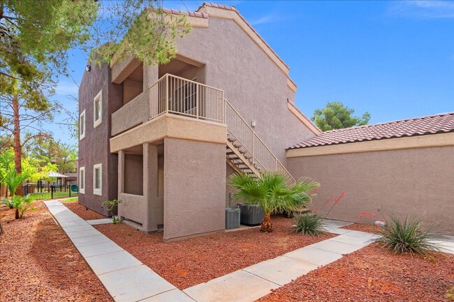 Building Photo - Pool, Spa, and Putting Green in Amazing Guard Gated 3 Bedroom Condo