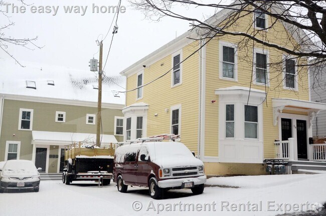 Building Photo - 26 Putnam St Unit #4 Rental