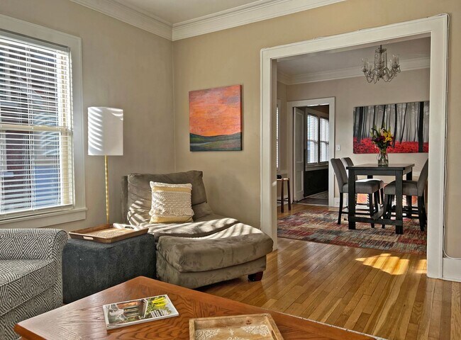 Photo - 533 Livingston Ave NE