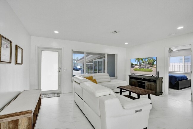 Photo - 1633 SE 5th Ct