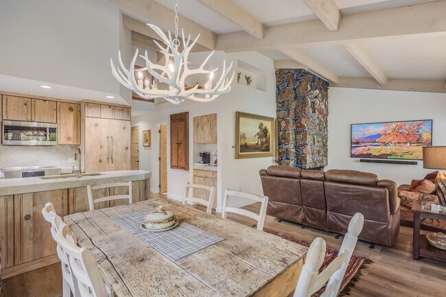 Photo - 731 S Mill St