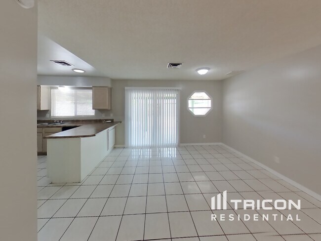 Photo - 1824 W Cheyenne Dr