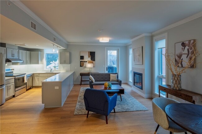 Photo - 105 W Court St