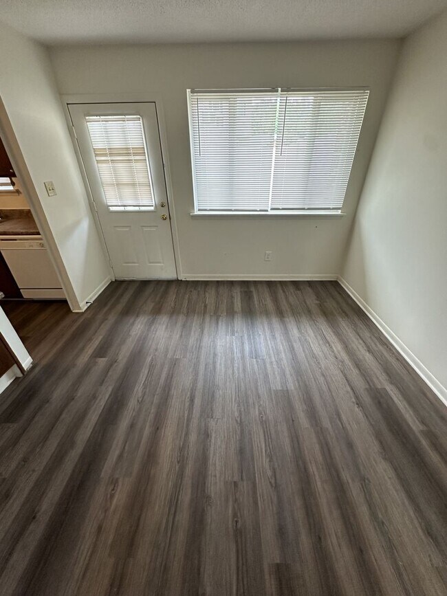 Photo - 3 Bedroom 2.5 Bathroom Condo!