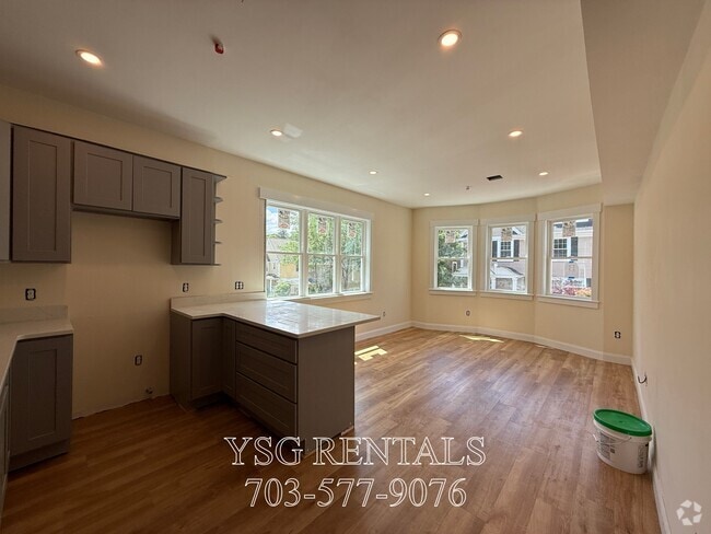 Building Photo - 14 Dorr St Unit #1 Rental