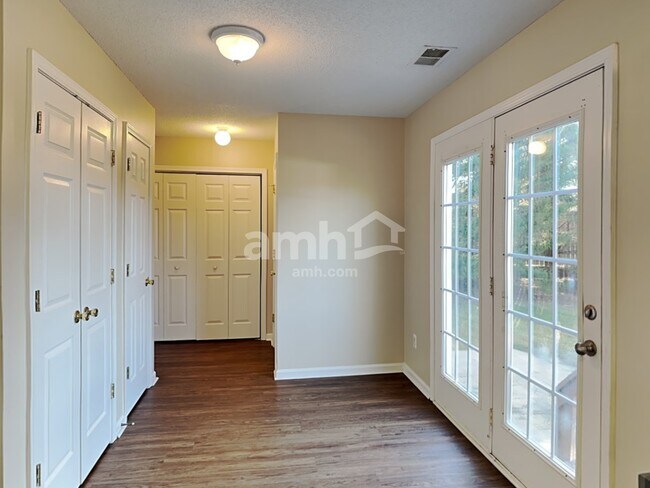 Photo - 173 Brookstone Dr