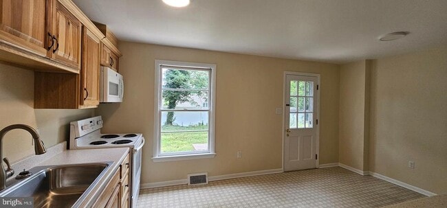 Photo - 222 E Whitlock Ave