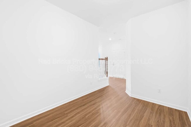 Photo - 790 Earhart St NW