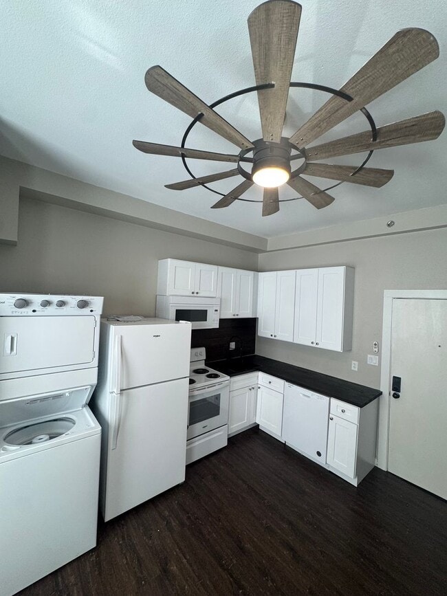 Photo - ***Move in special- $500.00 off deposit*** 1/1 with private entrance & deck - downstairs apartmen...