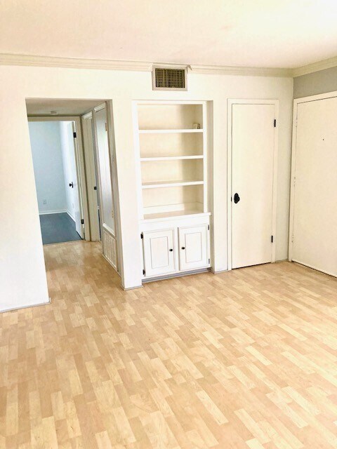Building Photo - 800 Post Oak Blvd Unit 50