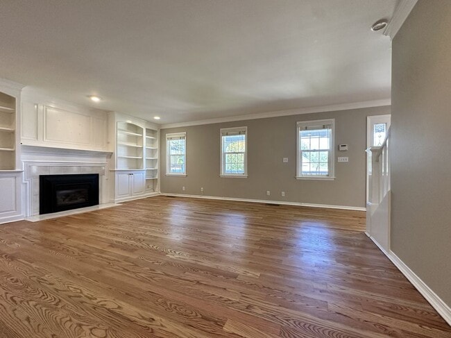 Photo - 604 Village Ct