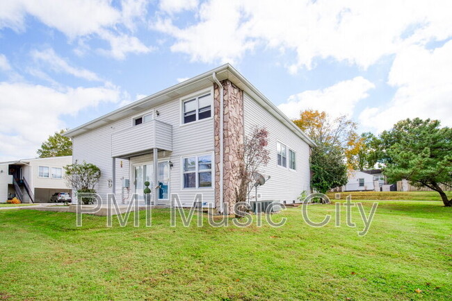 Building Photo - 810 Bellevue Rd Rental