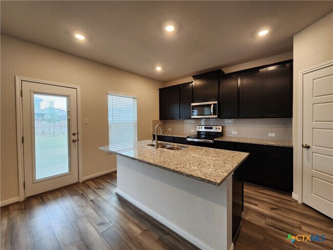 Photo - 1225 Ella Xing