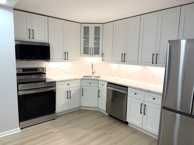 Building Photo - 131 Coolidge Ave Unit 112