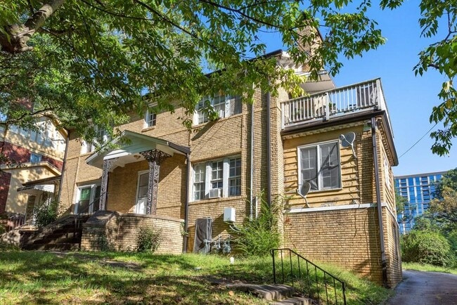 Building Photo - 52 Delmont Dr NE Rental