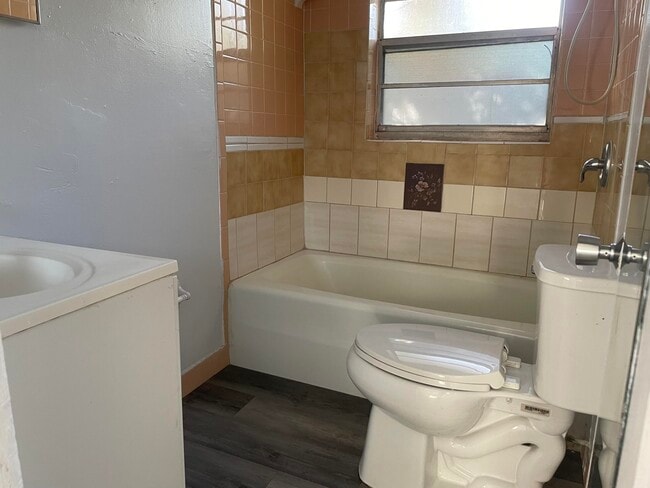 Photo - 105 SW 5th Ave