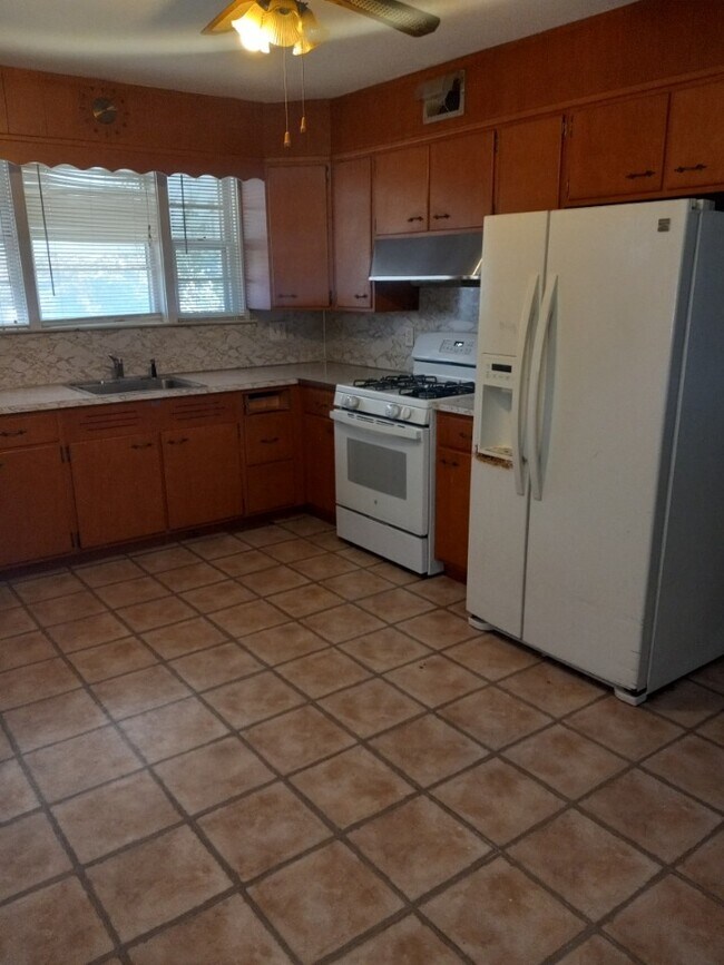 Photo - 766 Tuckerton Ave