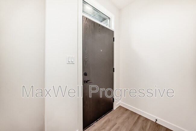 Photo - 15724-15103 103 Ave NW