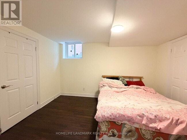 Photo - 2587 Credit Valley Rd