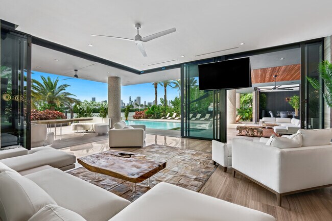 Photo - 158 Palm Ave Unidad Palm Island Mansion