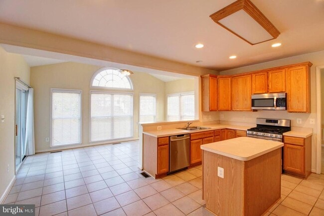 Photo - 1828 Weybridge Rd