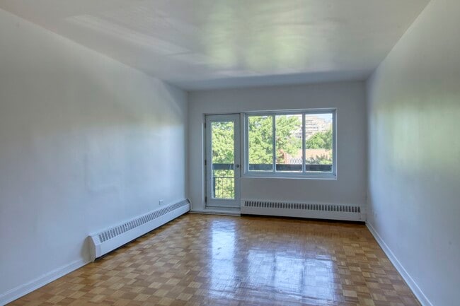 Photo - 2400 Av. Van Horne Unité 305