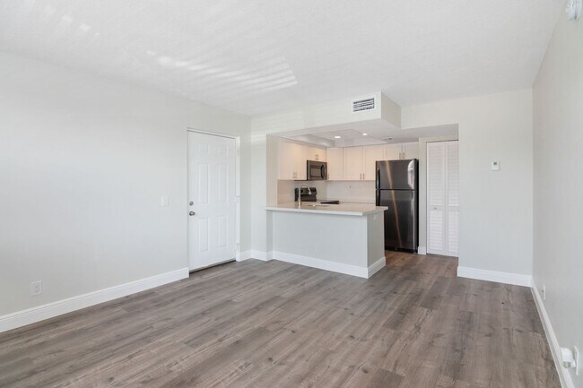 Photo - ONE BEDROOM ONE BATHROOM! WATERFRONT COMMUNITY! WITH W/D!! Unidad 211