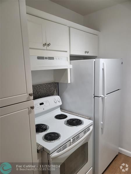 Building Photo - 230 SW 11th Ave Unit 7 Rental