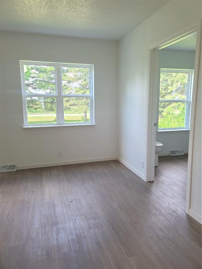 Photo - 613 Grundy Rd