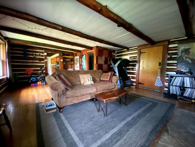 1313 E Matlock Rd