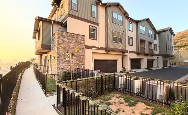 Building Photo - 251 Mission Villas Rd Unit 251